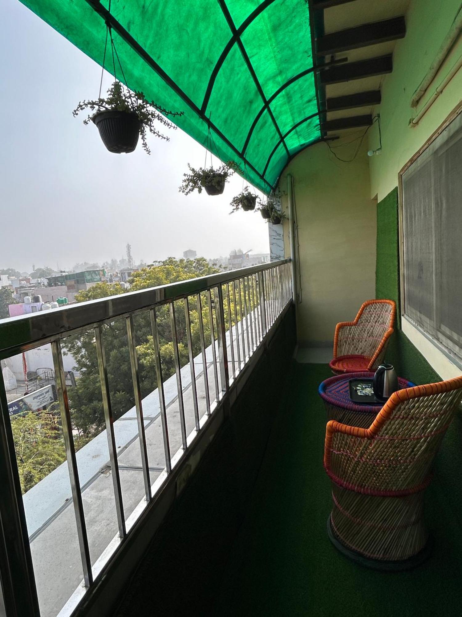 Max Guest house *