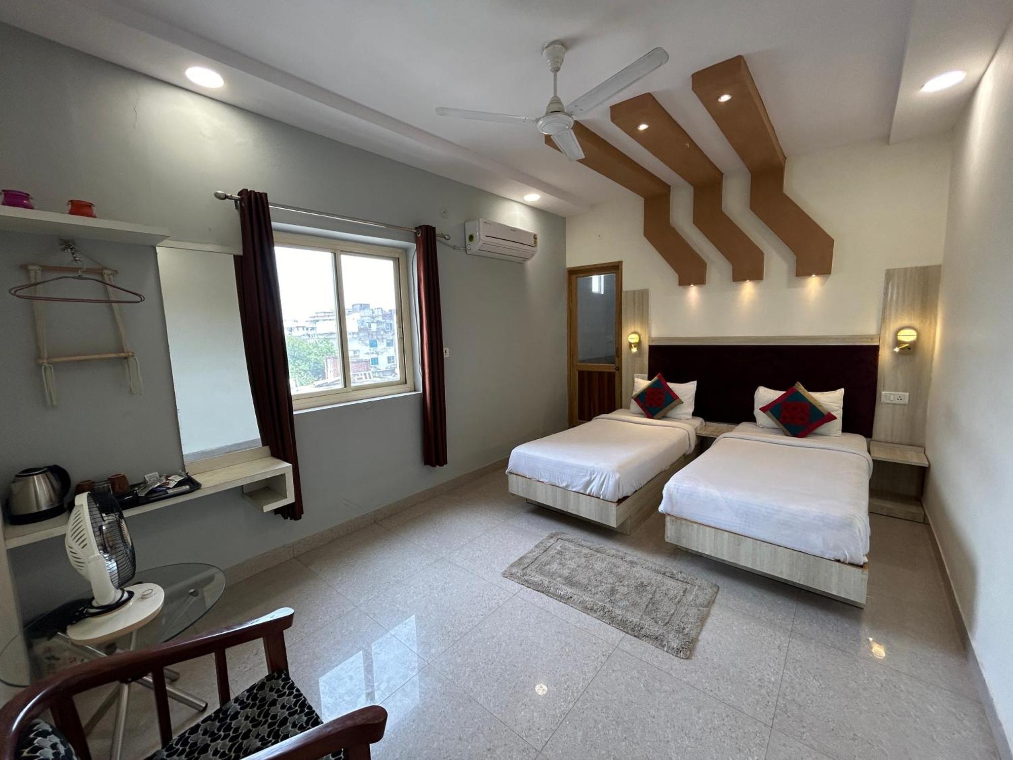 Max Guest house *