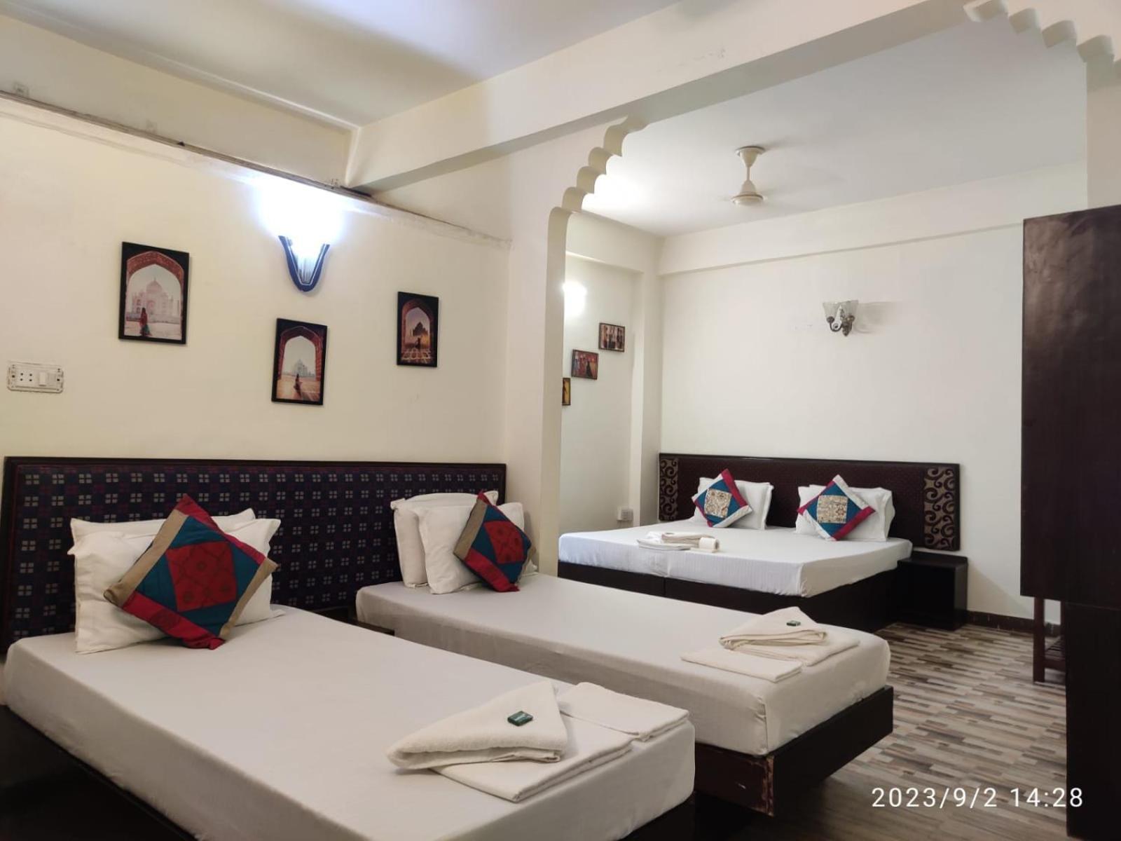 Max Guest house *